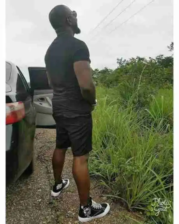 African Mentality, Actor Jim Iyke Spotted Urinating On Road Side